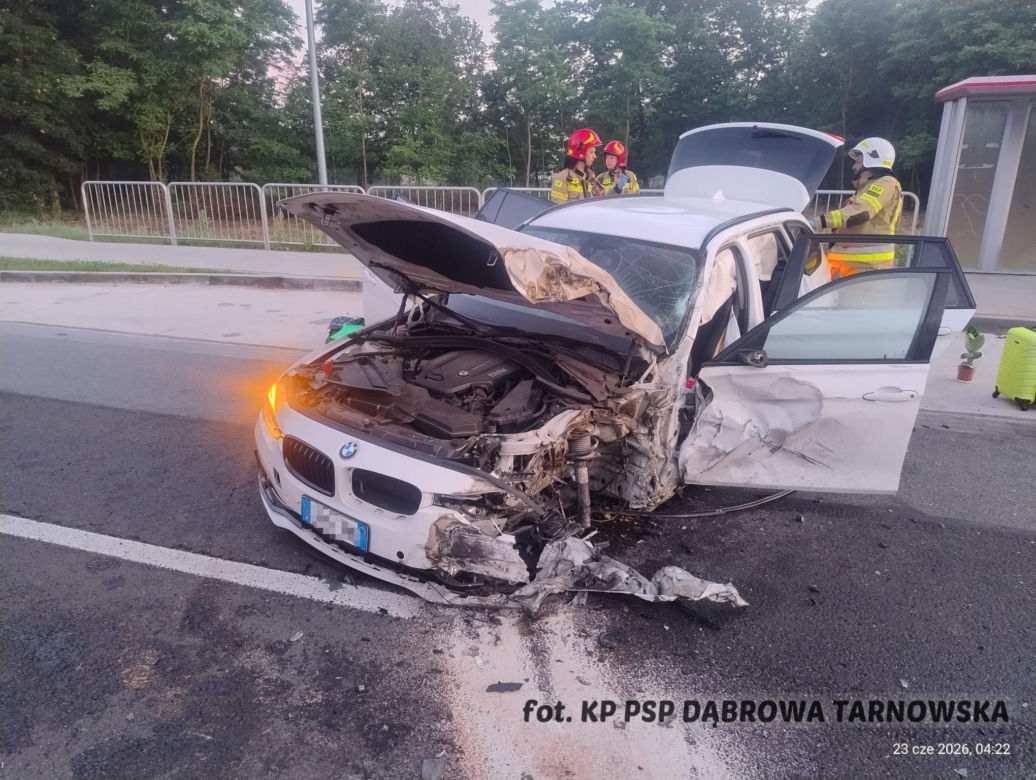 Wypadek w Smęgorzowie. W zderzeniu osobówki z tirem na DK73 ucierpiały 4 osoby