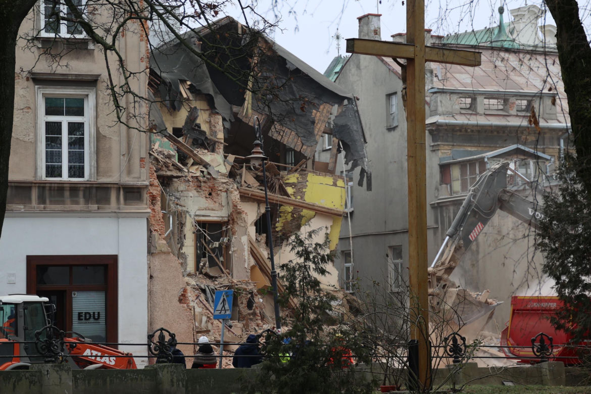 Wznowiono prace przy rozbiórce kamienicy po katastrofie budowlanej w Lublinie