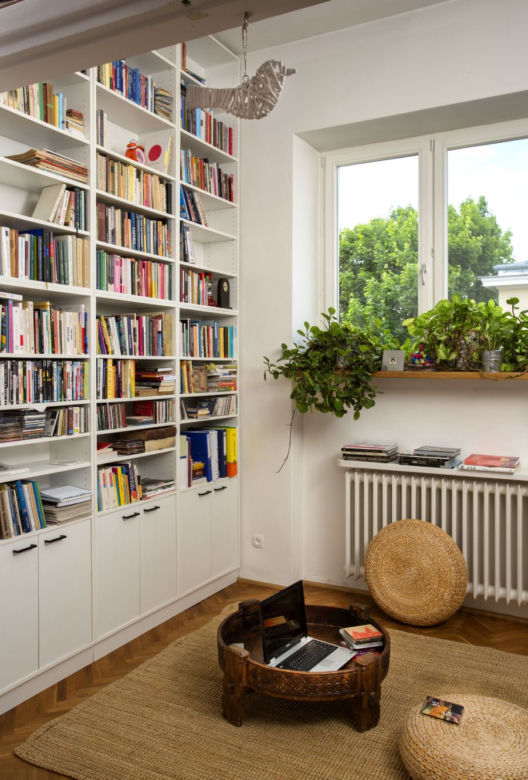 Biblioteczka w kamienicy