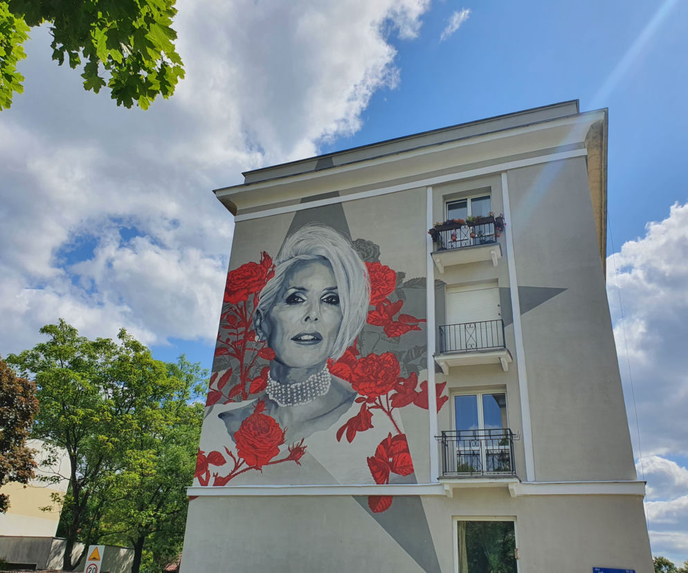 MURAL KORY na Bielanach gotowy - kiedy oficjalne odsłonięcie wizerunku artystki?