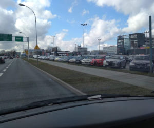 Mieszkańcy Podkarpacia ruszyli do SKLEPÓW!  Tłumy, pełne parkingi, PUSTE PÓŁKI!