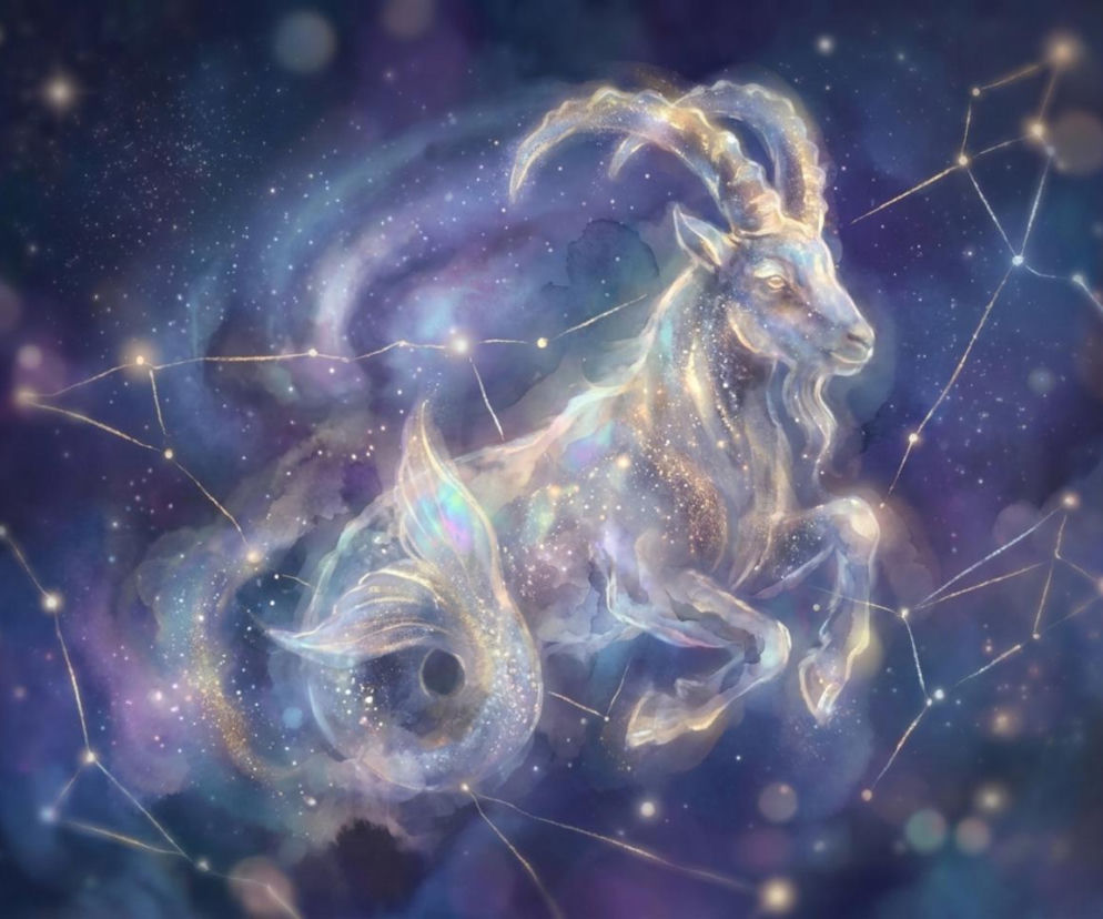Zodiakalny Koziorożec w formie kosmicznej istoty z rogami i rybim ogonem, symbolizujący siłę i adaptację. Postać jest otoczona gwiezdnym pyłem oraz liniami układającymi się w konstelacje, co podkreśla astrologiczny kontekst. Dowiedz się więcej o swoim znaku zodiaku na naszym portalu.