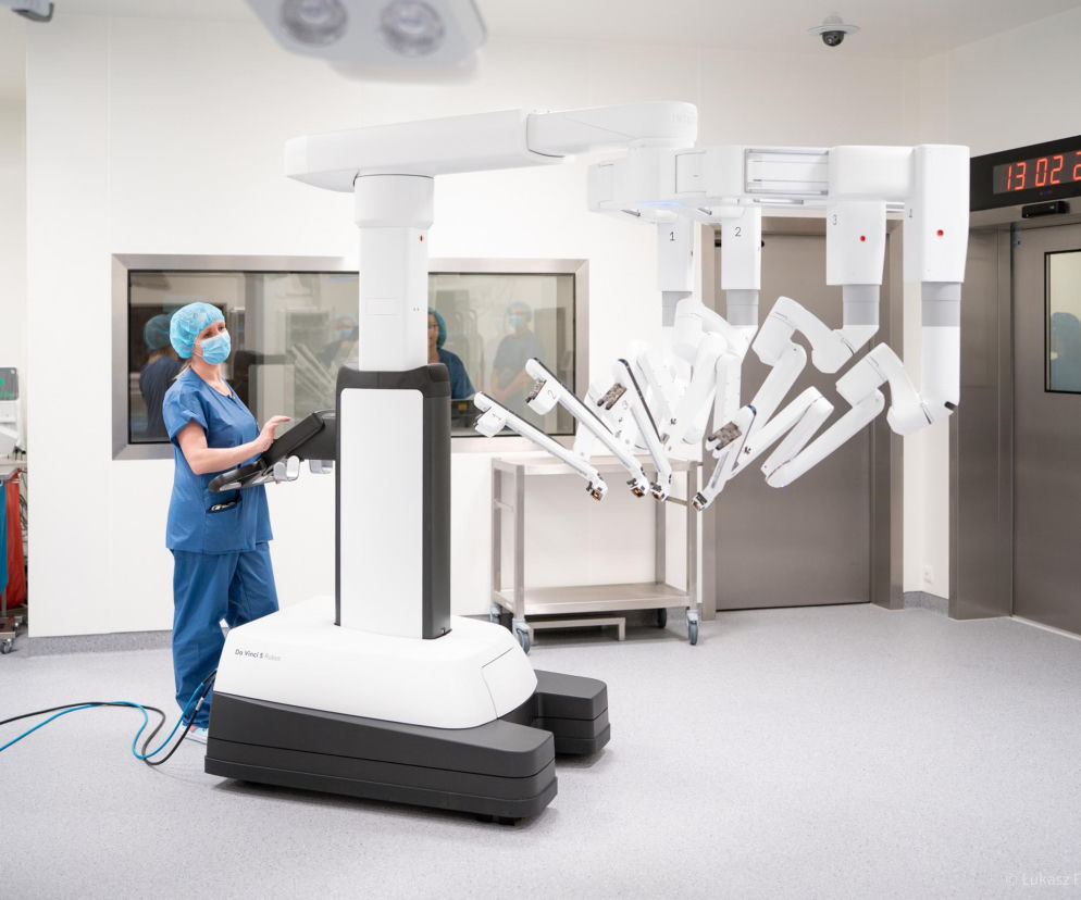 Technologia przyszłości w Szpitalu przy al. Kraśnickiej. Robot da Vinci 5 działa już na bloku operacyjnym