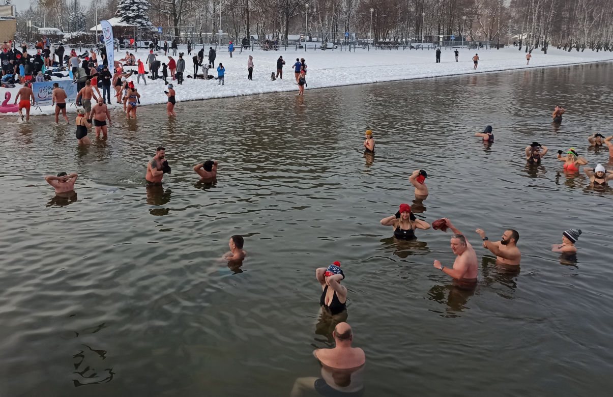 Pogoria morsuje w Dąbrowie Górniczej w mroźną niedzielę