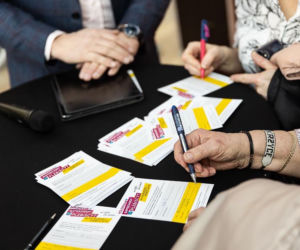 Zgarnęła nowiutkie auto na weekend! Tak Lubin świętował Dzień Kobiet. A wystawa Kolorowe Samochody trwa dalej!