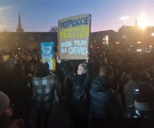 Szczecin solidarny z Ukrainą. Manifestacja na placu Solidarności