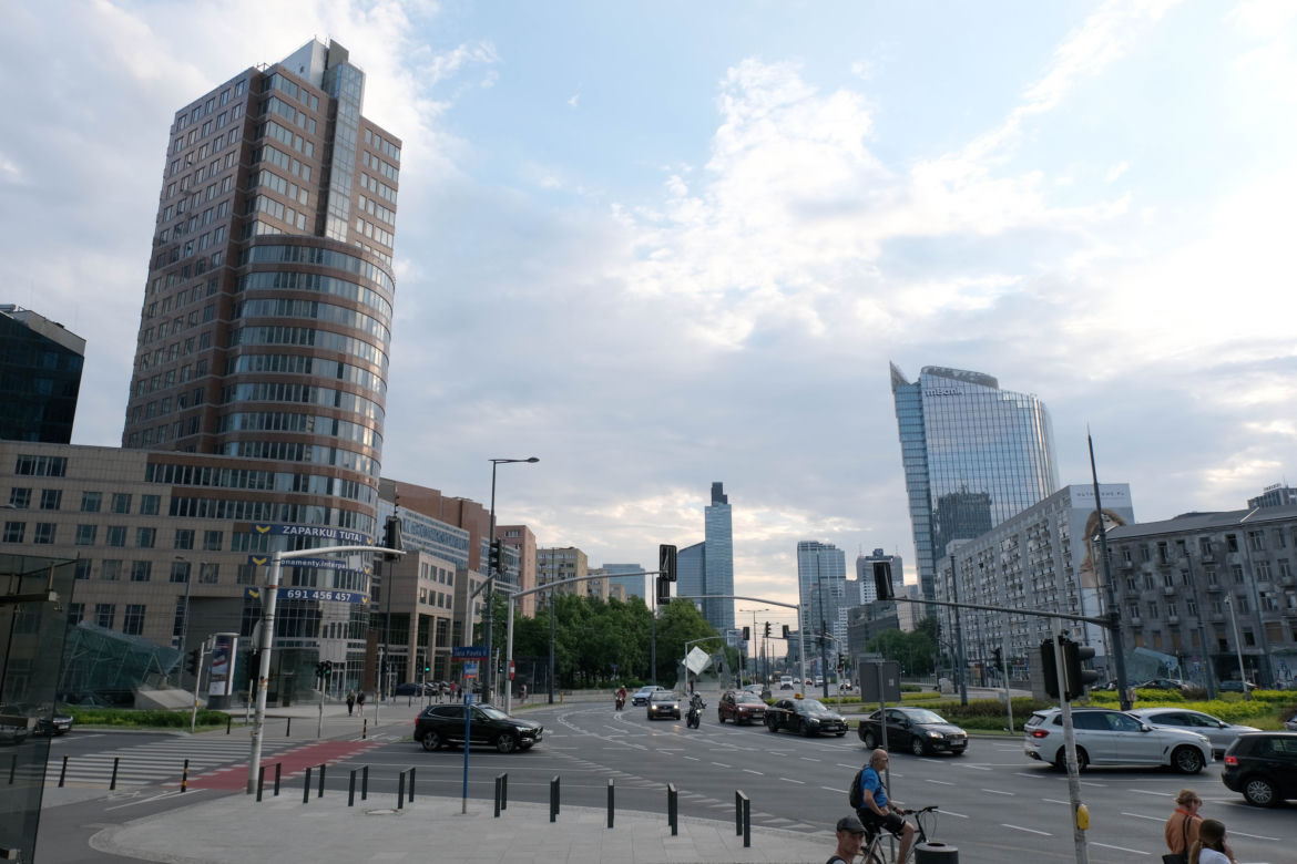 Zburzą wieżowiec w centrum Warszawy