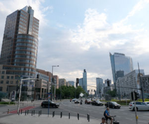Zburzą wieżowiec w centrum Warszawy