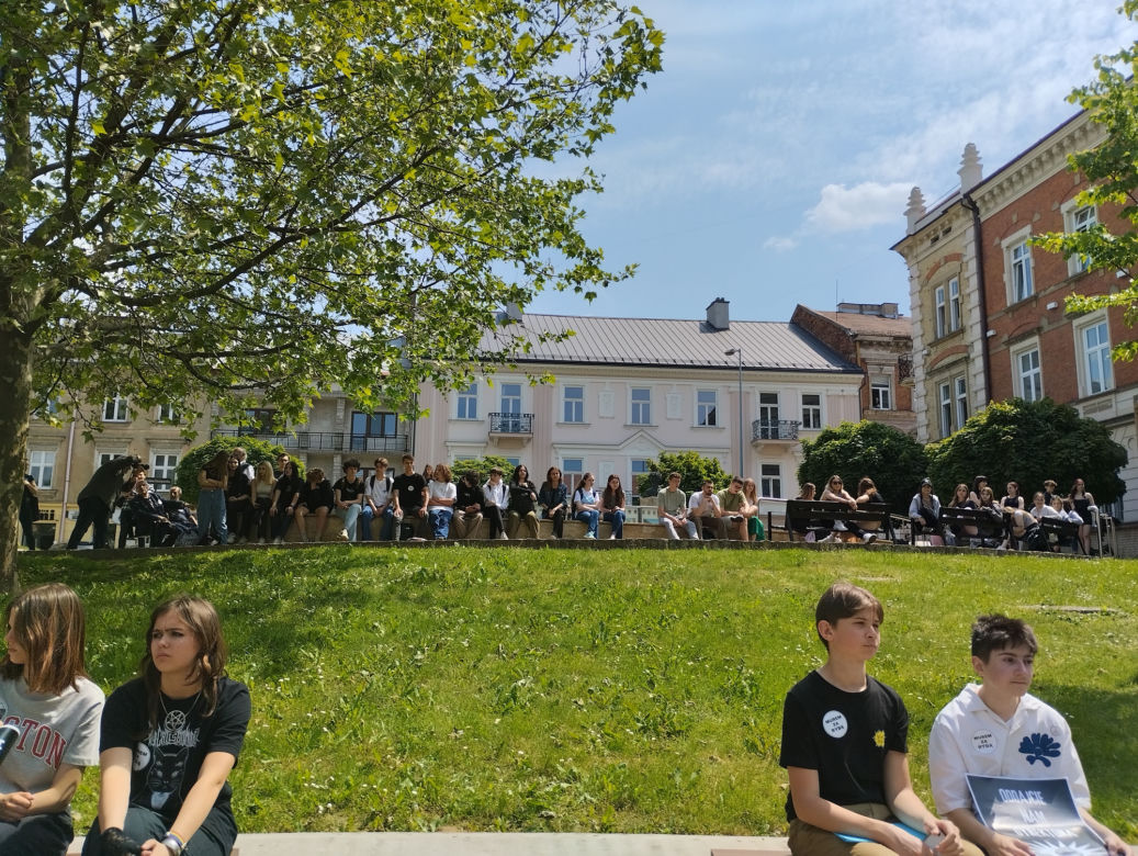 Protest w Tarnowie! Młodzi stanęli w obronie Jana Ryby. "Oddajcie nam dyrektora"