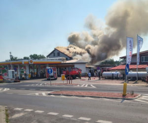 Żelechów: Pożar przy stacji paliw. Kłęby czarnego dymu widać z wielu kilometrów!