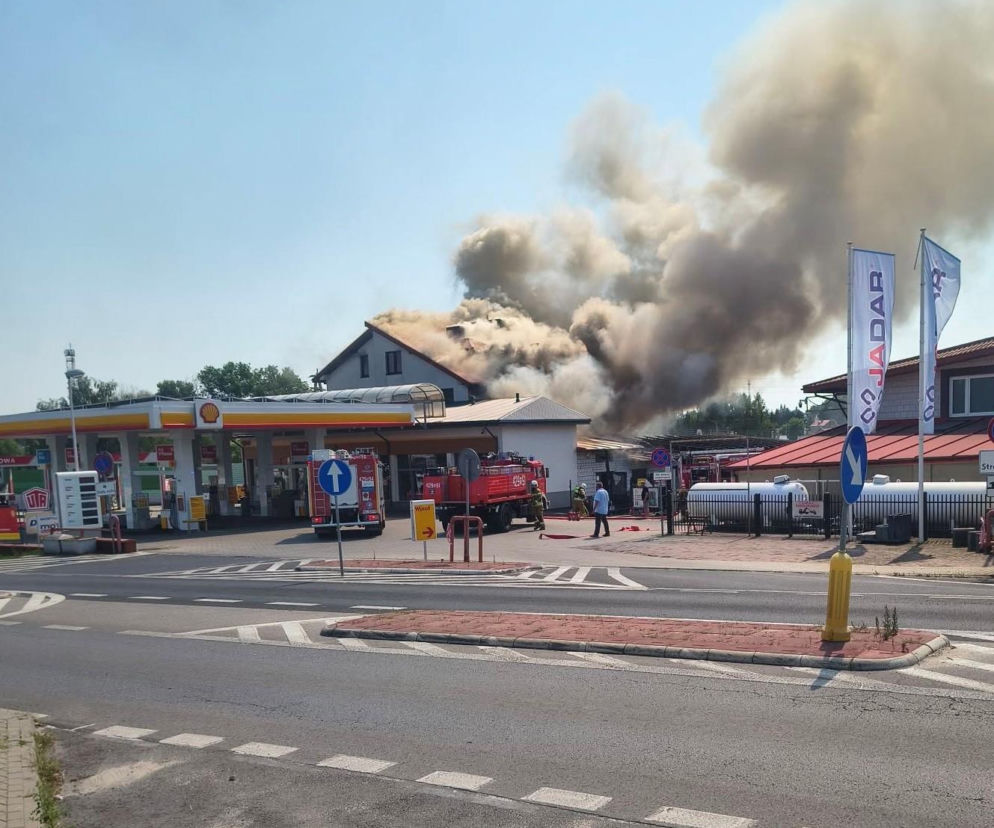 Żelechów: Pożar przy stacji paliw. Kłęby czarnego dymu widać z wielu kilometrów!