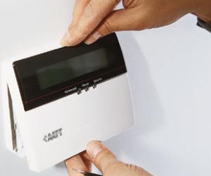 Modernizacja instalacji elektrycznej: dobry moment na montaż alarmu