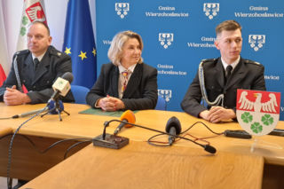 Wierzchosławice - akcja strażaków na zamarzniętym Dunajcu