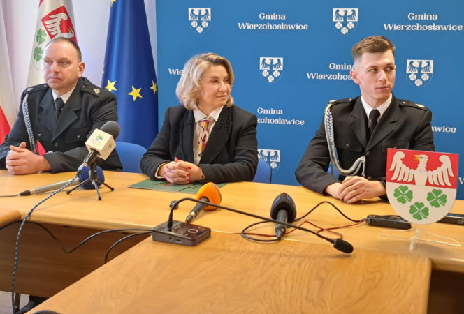 Wierzchosławice - akcja strażaków na zamarzniętym Dunajcu