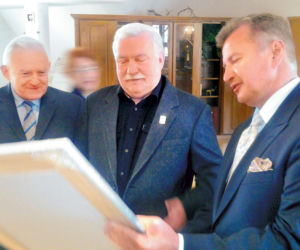 Wałęsa przeprosił się z komuną