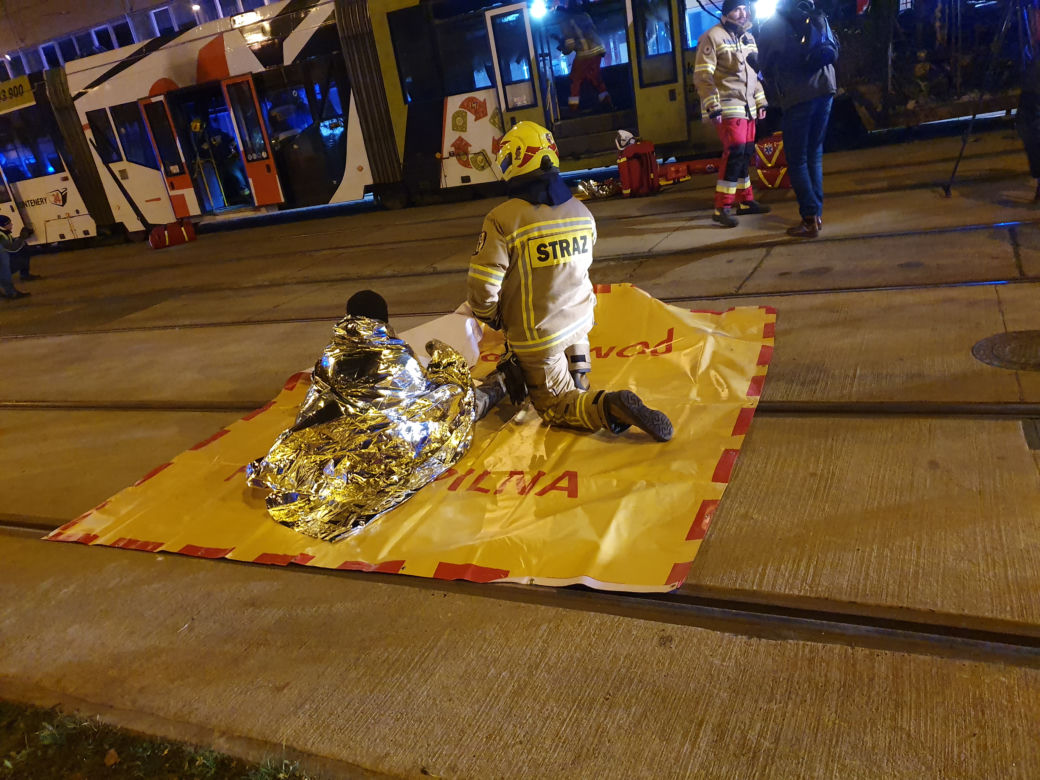 Tramwaj w płomieniach, 30 rannych, 16 zastępów... na szczęście to scenariusz szkolenia