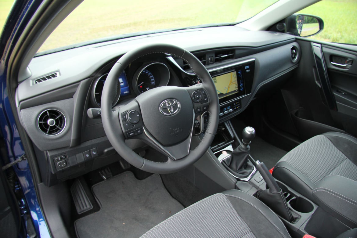 Toyota Auris Touring Sports lifting