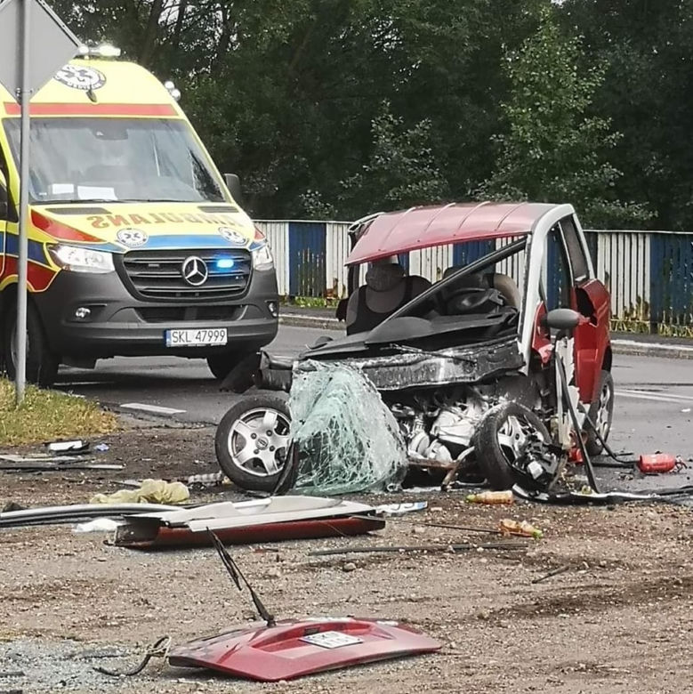 Tragiczny wypadek w Krzepicach. Zginęła pasażerka mini cara