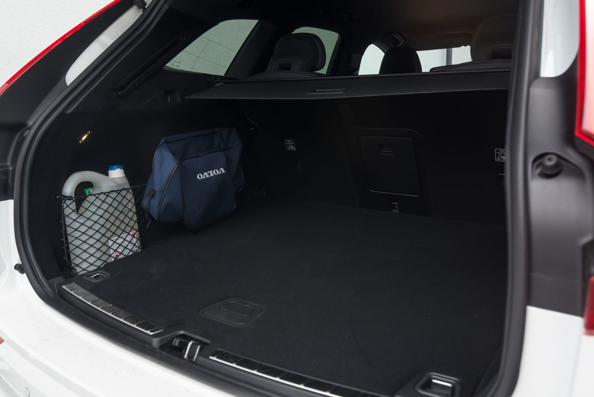 Volvo XC60 B4 Mild Hybrid FWD AT8 Momentum