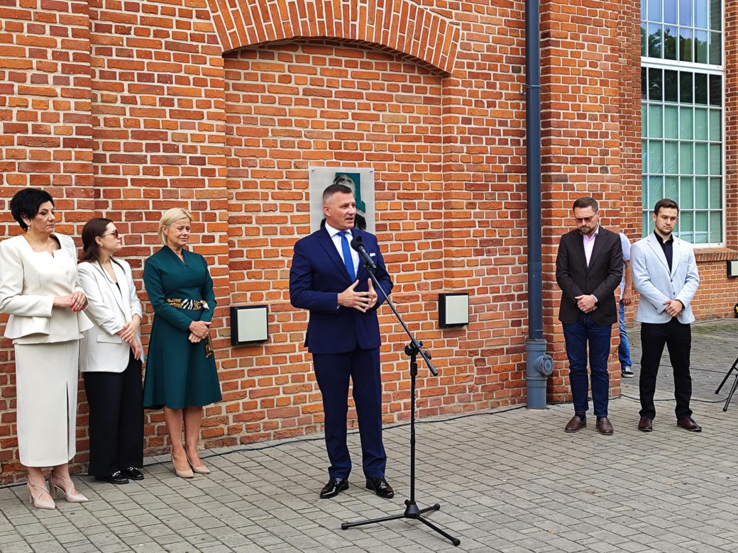 Rozpoczeły się obchody 20-lecia MSCW "Elektrownia" - Dziś odsłonięto tablicę upamiętniająca wieloletniego dyrektorka instytucji