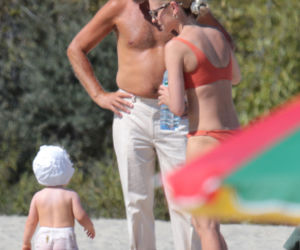 Kasia Tusk w bikini na plaży z rodziną