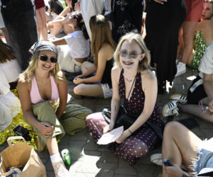 Tłumy w Warszawie! Czekają na koncert Bad Bunny'ego