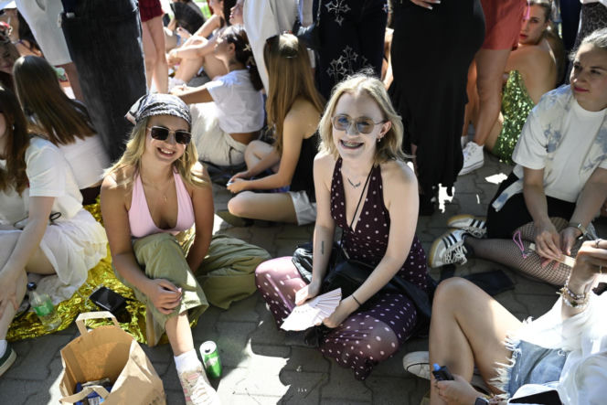 Tłumy w Warszawie! Czekają na koncert Bad Bunny'ego