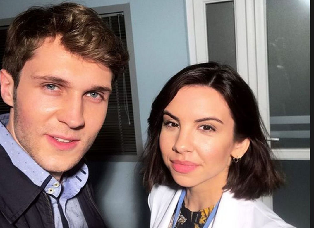 M jak miłość. Aneta z największymi wrogami z kliniki! Tak się bawiła z ohydnym Karnowskim i pielęgniarką Laurą, która chciała uwieść Olka - ZDJĘCIA