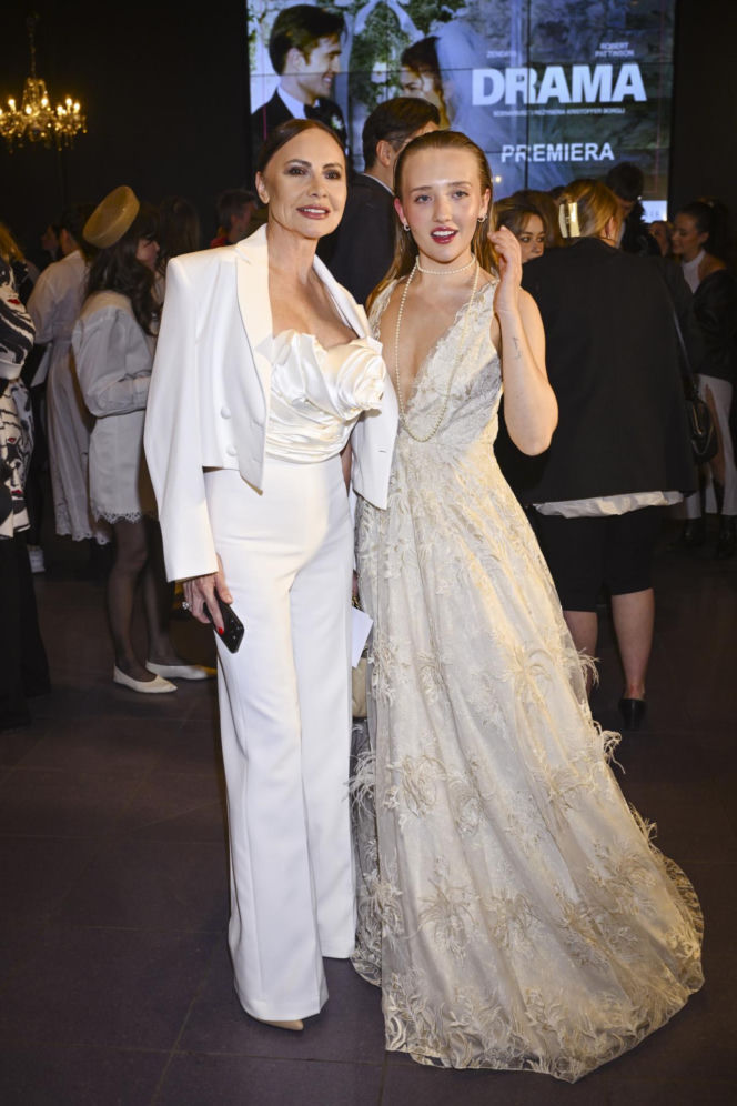 Delikatna Rosati, przeźroczysta Leszczak i odmłodzona Czartoryska na czerwonym dywanie! Premiera pełną gębą