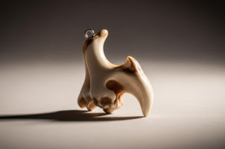 Elton John nosi to na szyi. Czy piosenkarz przekroczył granicę?