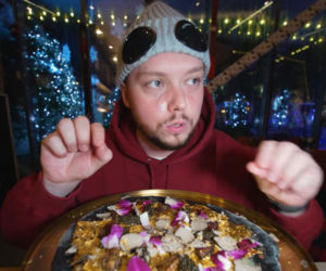 Książulo zapłacił prawie 8 tys. złotych za najdroższą pizzę na świecie. To co w niej znalazł obrzydziło internautów