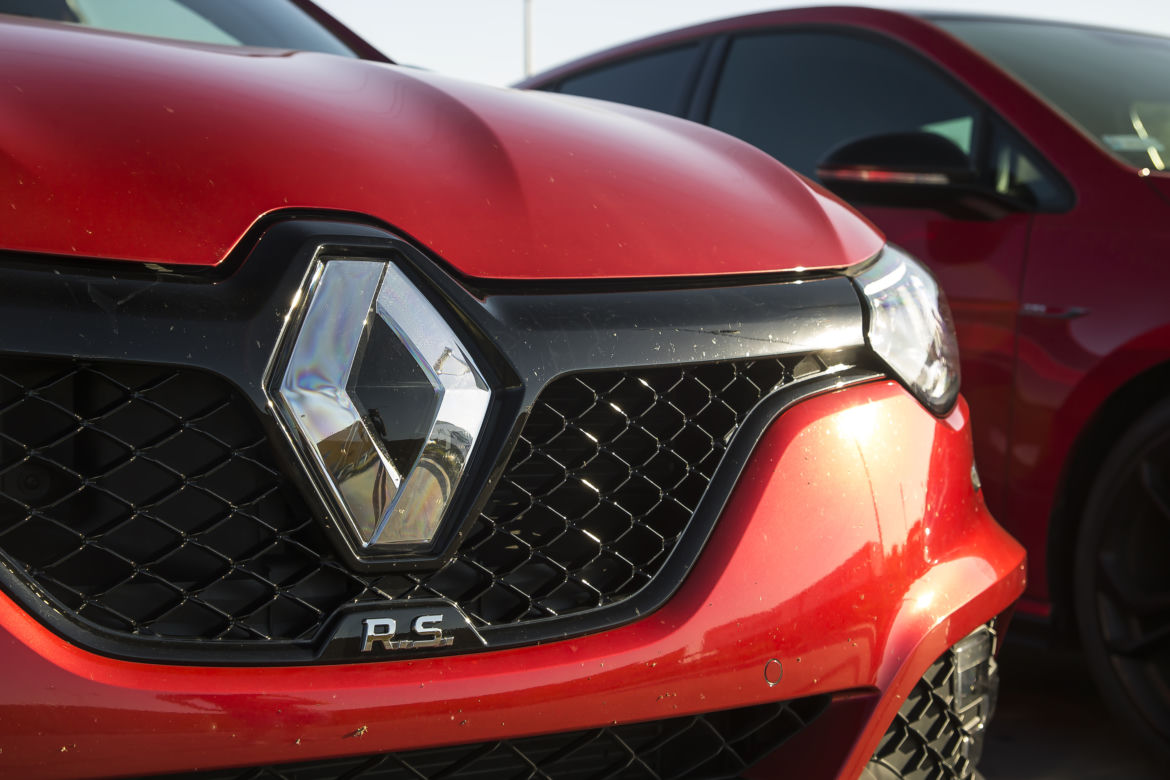 Renault Megane R.S. Trophy 1.8 TCe 300 KM EDC vs. Volkswagen Golf GTI TCR 2.0 TSI 290 KM DSG7