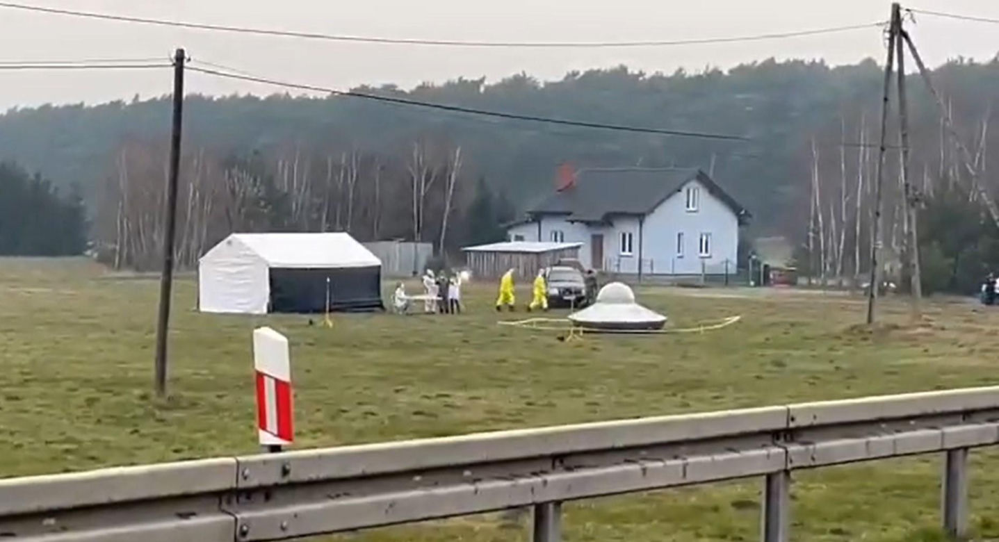 UFO wylądowało na DK 25 pod Bydgoszczą! Ludzie wezwali policję