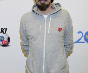 Tak na początku kariery wyglądał Piotr Kędzierski. Dziś trudno go rozpoznać na starych zdjęciach