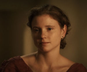 Osiecka, odc. 1: młoda Agnieszka Osiecka (Eliza Rycembel)