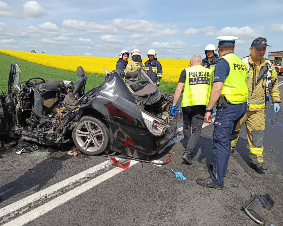 Tragiczny wypadek pod Wągrowcem! Nie żyją dwie osoby, w tym dziecko [ZDJĘCIA]