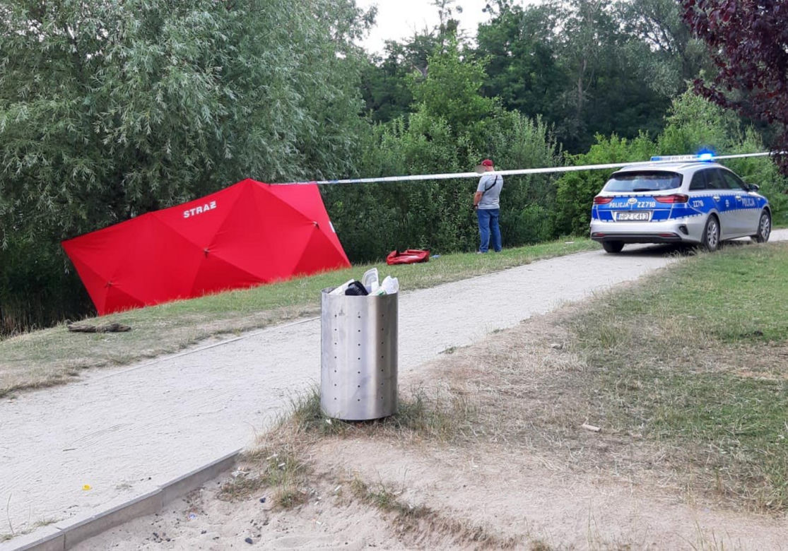 Służby wyłowiły ze stawów Hosera martwego mężczyznę 