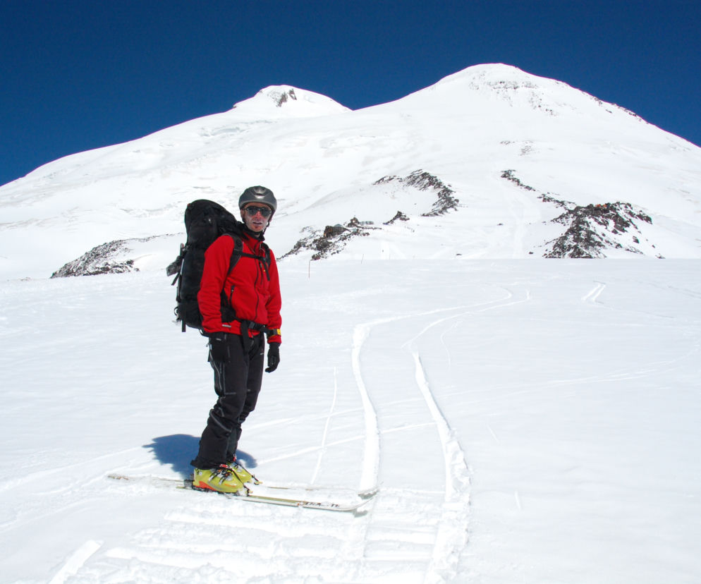 Piotr Pogon podczas wyprawy narciarskiej na Elbrus