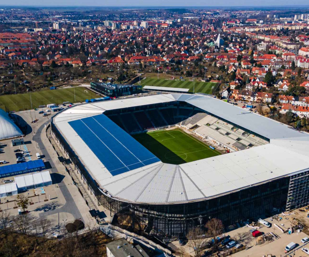 Budowa stadionu w Szczecinie. Dach już gotowy
