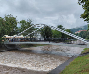 To najdłuższa rzeka w Polsce. Ma ponad 1000 kilometrów. Swój bieg zaczyna w woj. śląskim