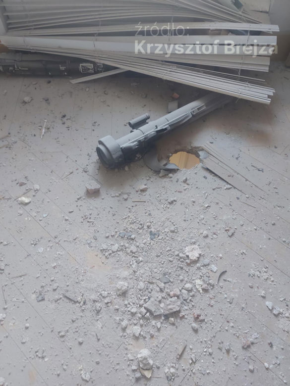 Zdjęcia z Komendy Głównej Policji po wystrzale z granatnika
