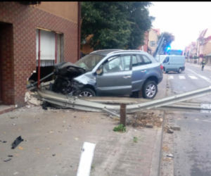 Sieraków: Z wielkim impetem uderzył w budynek! Ledwo stał na nogach