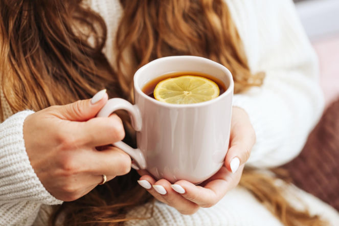 Tę herbatę Polacy piją na potęgę. Może zawierać mikroplastik. Chemiczka ostrzega przed tym znakiem na opakowaniu. „Wiele osób to myli”