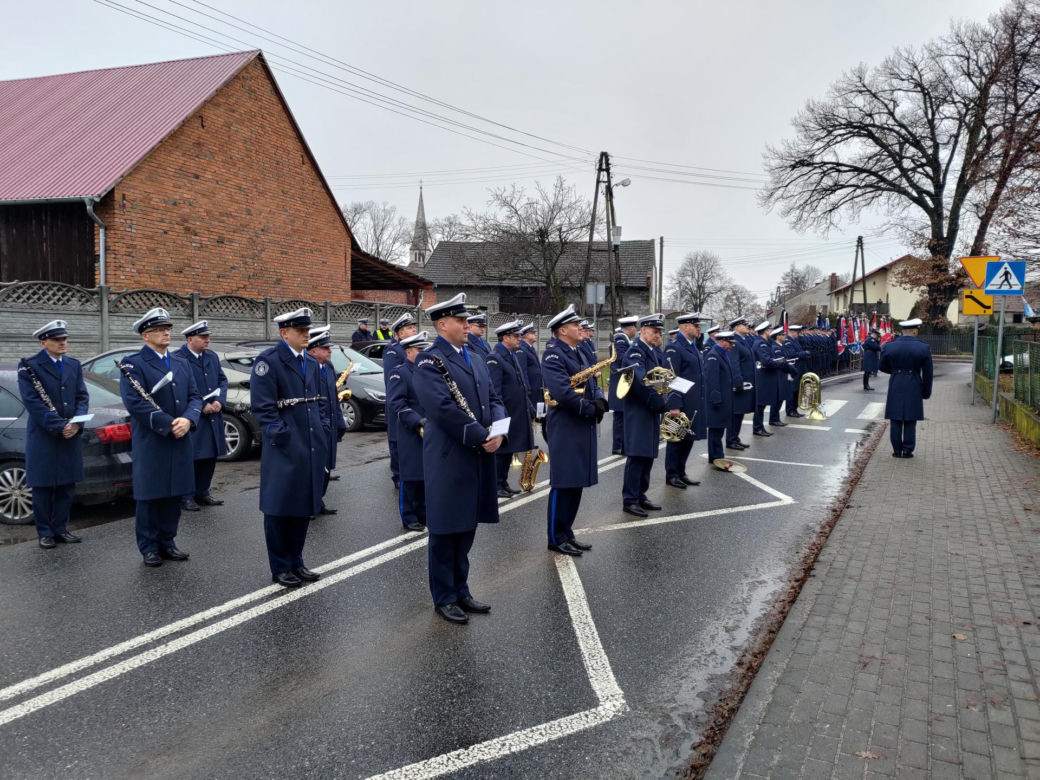 Przejmujące pogrzeby zamordowanych policjantów z Wrocławia. Tłumy żegnają funkcjonariuszy
