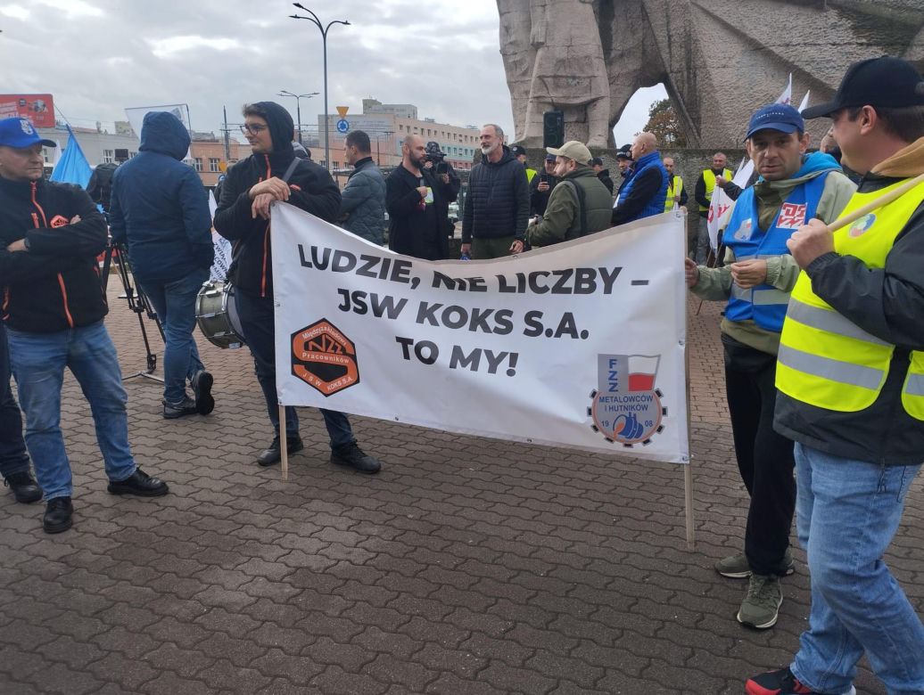 Hutnicy i koksownicy wyszli na ulice w Dąbrowie Górniczej. Apel do rządu o ratunek dla branży i tysięcy miejsc pracy
