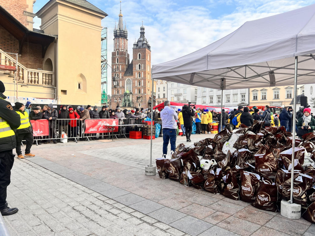 XXVII Wiglia dla Osób Bezdomnych i Potrzebujących Jana Kościuszko ponownie na Rynku Głównym w Krakowie 