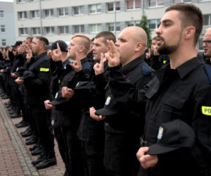 Aż 60 nowych funkcjonariuszy zasili szeregi kujawsko-pomorskiej policji [ZDJĘCIA]