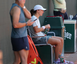 Iga Świątek na ostatnim treningu przez III rundą Roland Garros