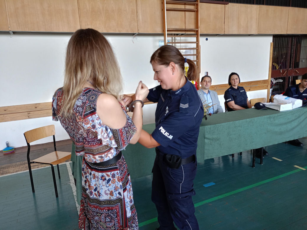Dzieci z siedleckiej "Ósemki" chętnie uczestniczyły w zajęciach z policjantami
