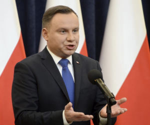 Prezydent domaga się głów